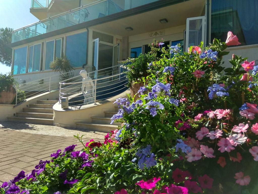 Hotel Lady Mary Milano Marittima Kültér fotó