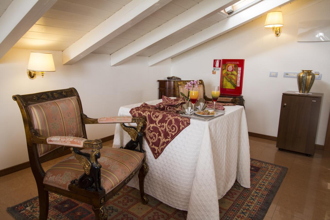 Hotel Lady Mary Milano Marittima Kültér fotó