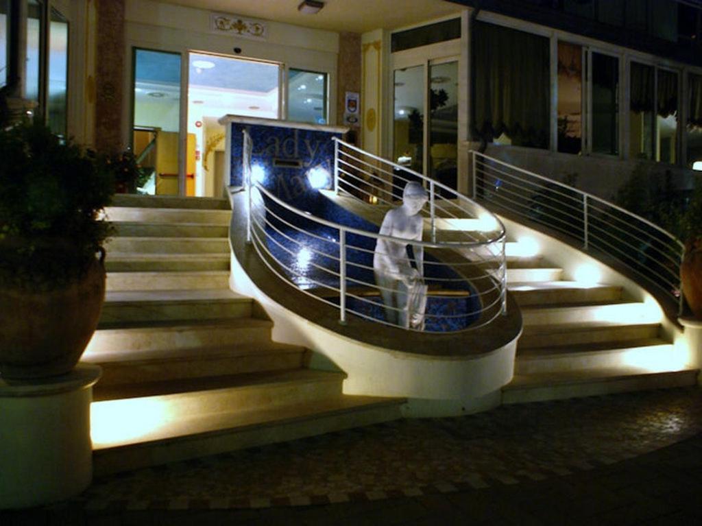 Hotel Lady Mary Milano Marittima Kültér fotó